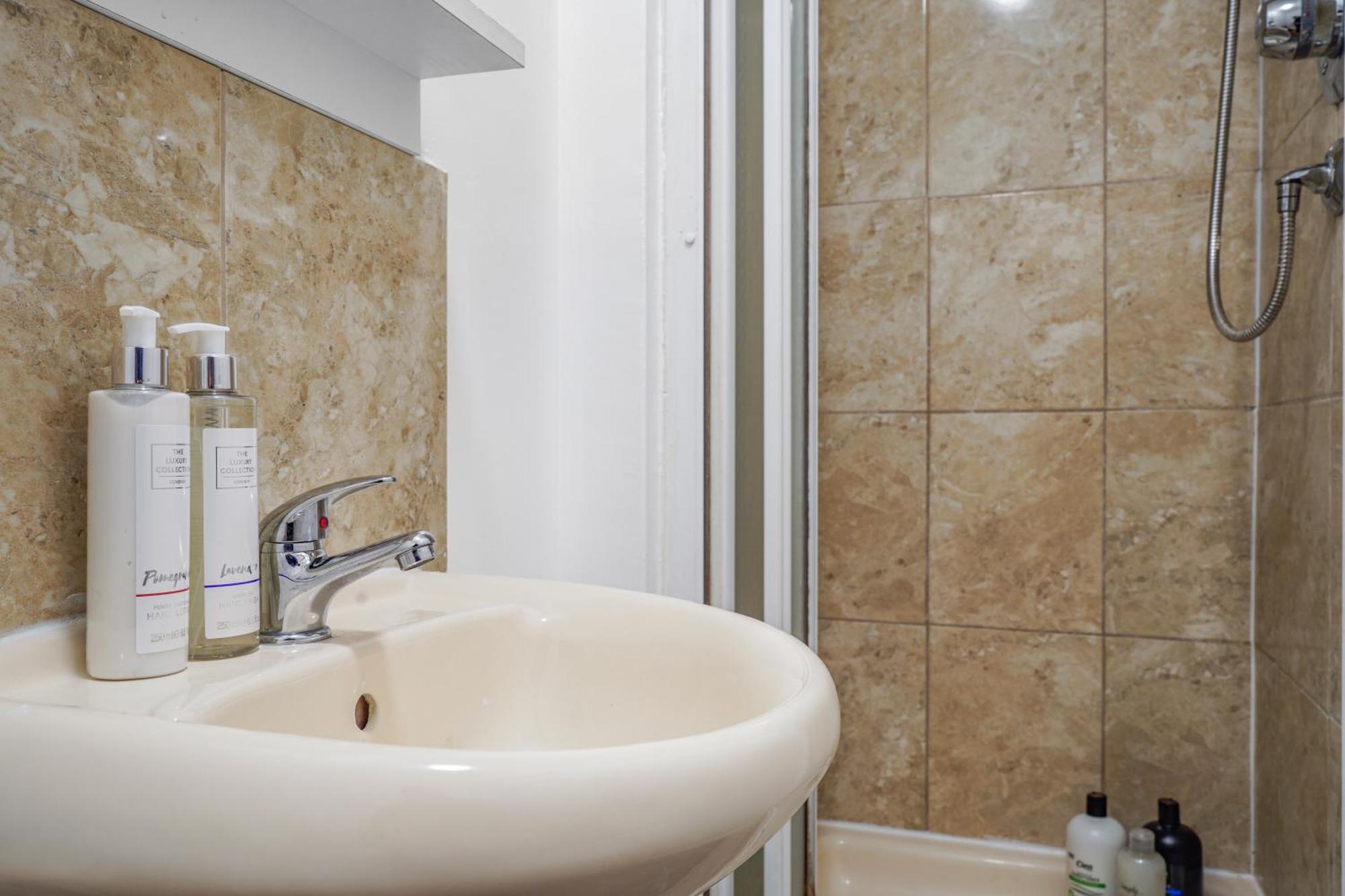 Station & Shops 3Min Walk I Heathrow 15 Mins I X2 Ensuites I Parking X2 Langley Marish Eksteriør bilde