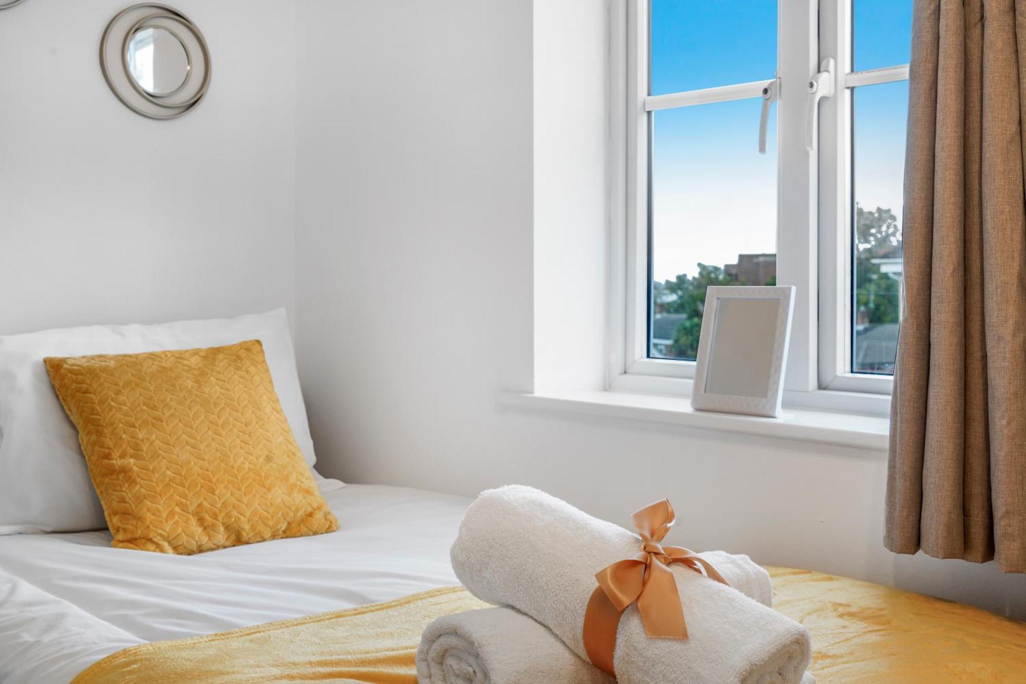 Station & Shops 3Min Walk I Heathrow 15 Mins I X2 Ensuites I Parking X2 Langley Marish Eksteriør bilde